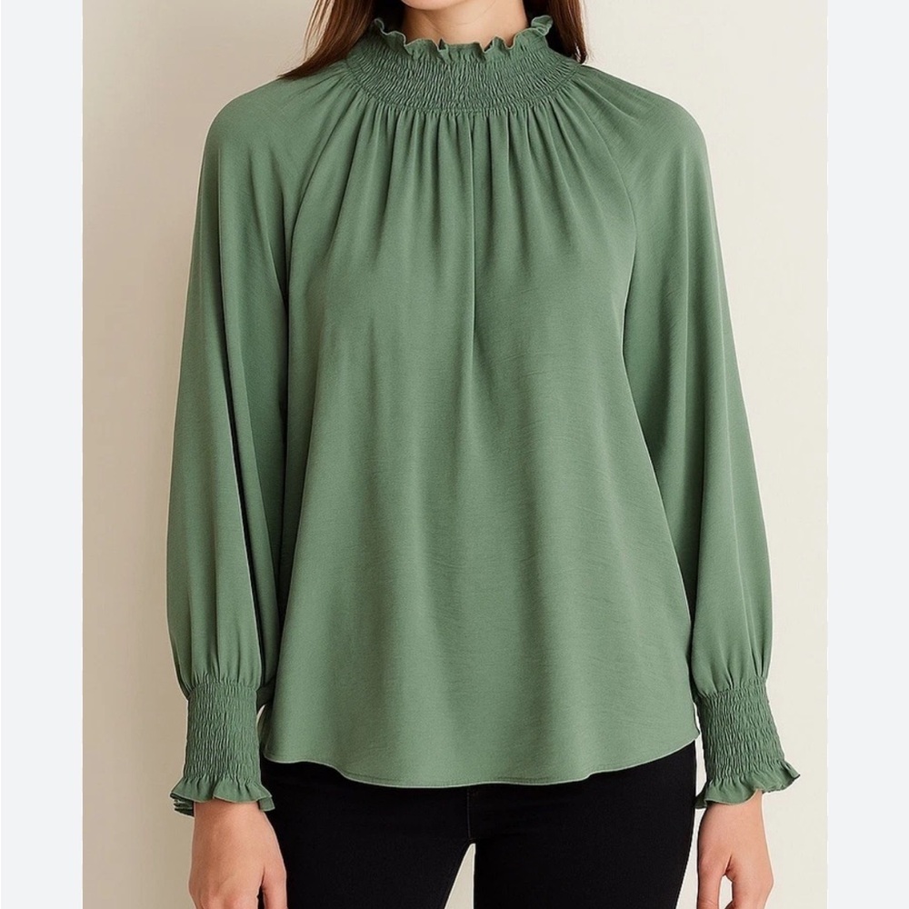 🌟HP🌟Nine West Smocked Blouse